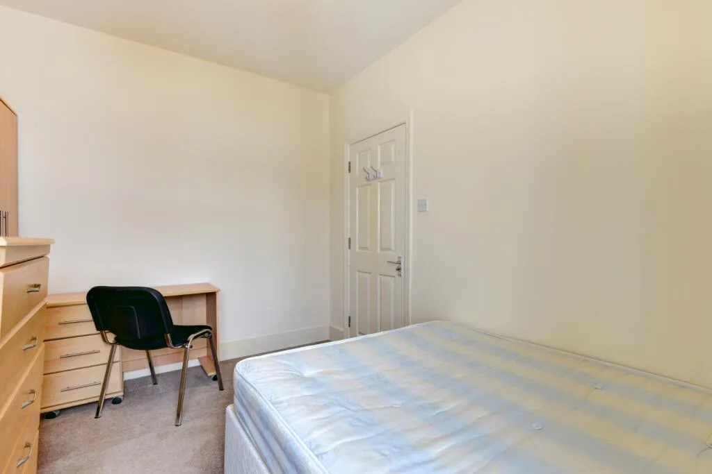 6 bedroom terraced house for rent