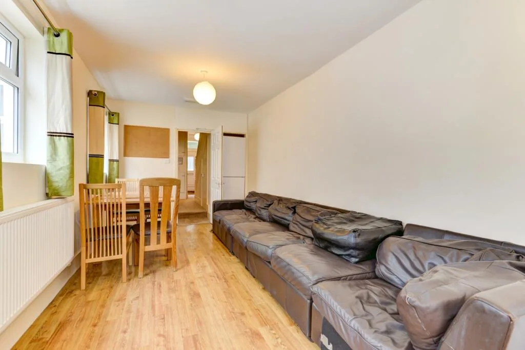 6 bedroom terraced house for rent