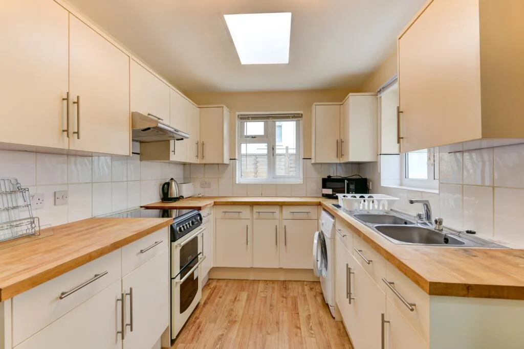 6 bedroom terraced house for rent