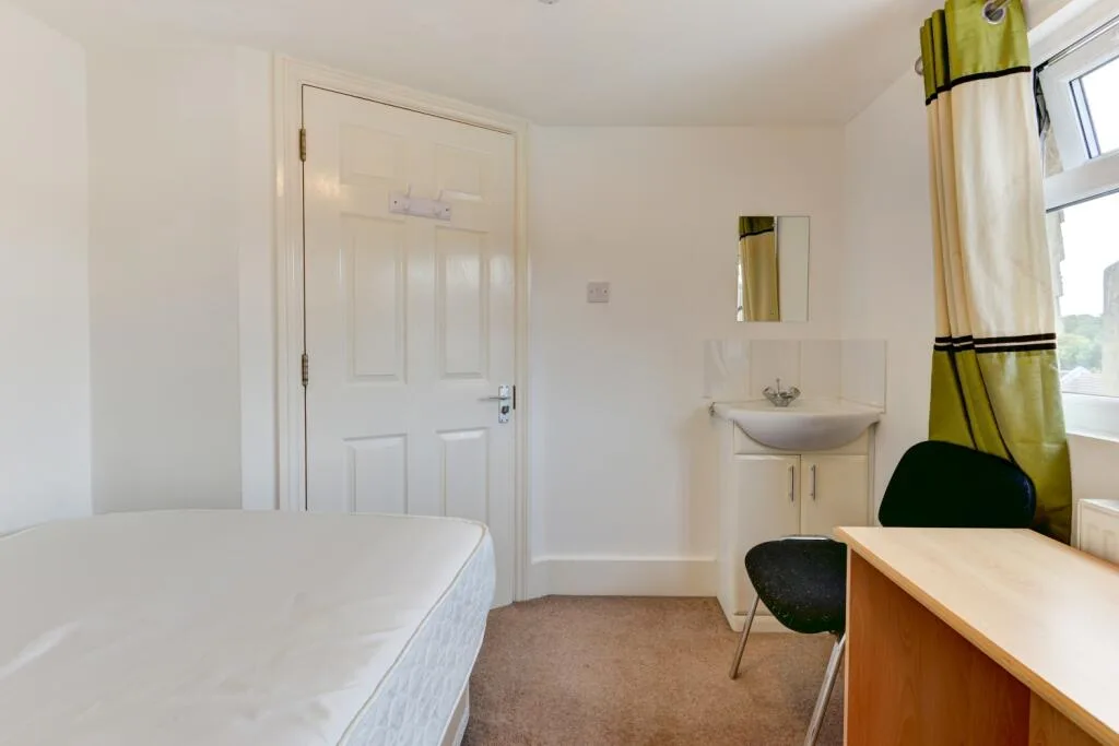 6 bedroom terraced house for rent