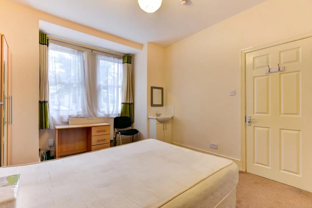 6 bedroom terraced house for rent