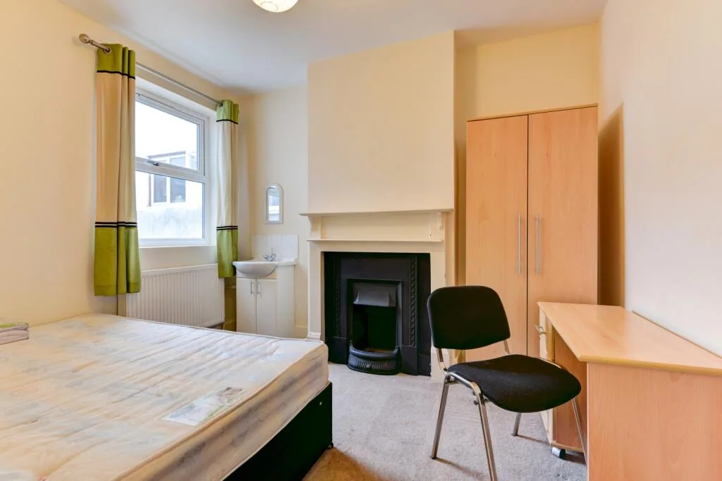 6 bedroom terraced house for rent