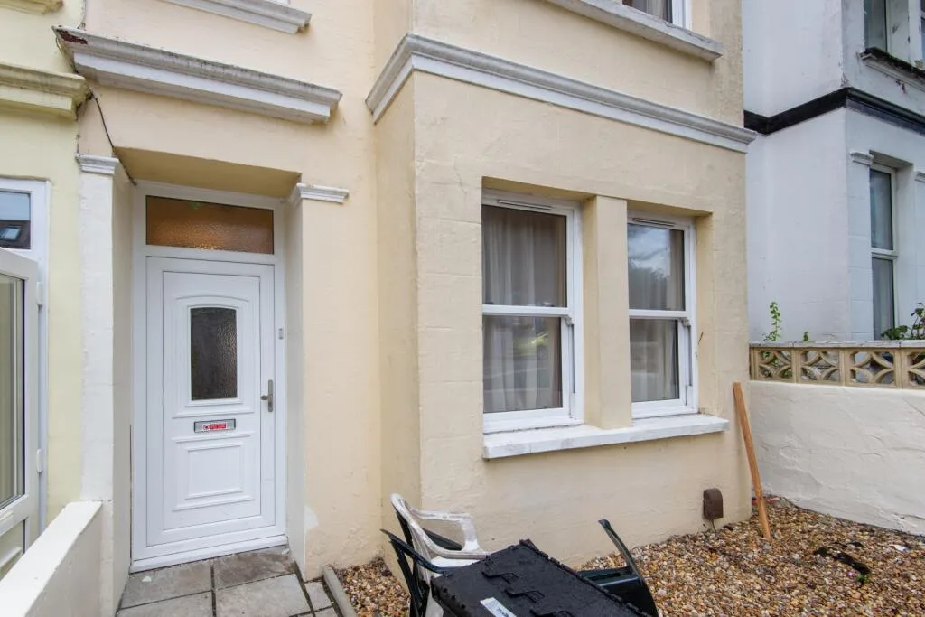 6 bedroom terraced house for rent