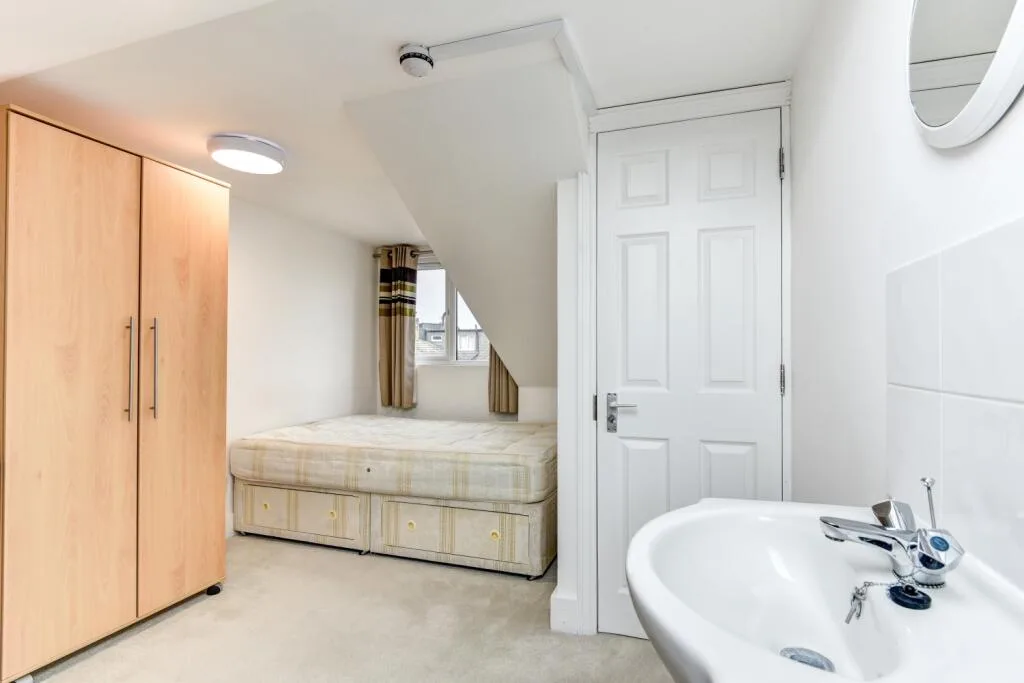 6 bedroom terraced house for rent