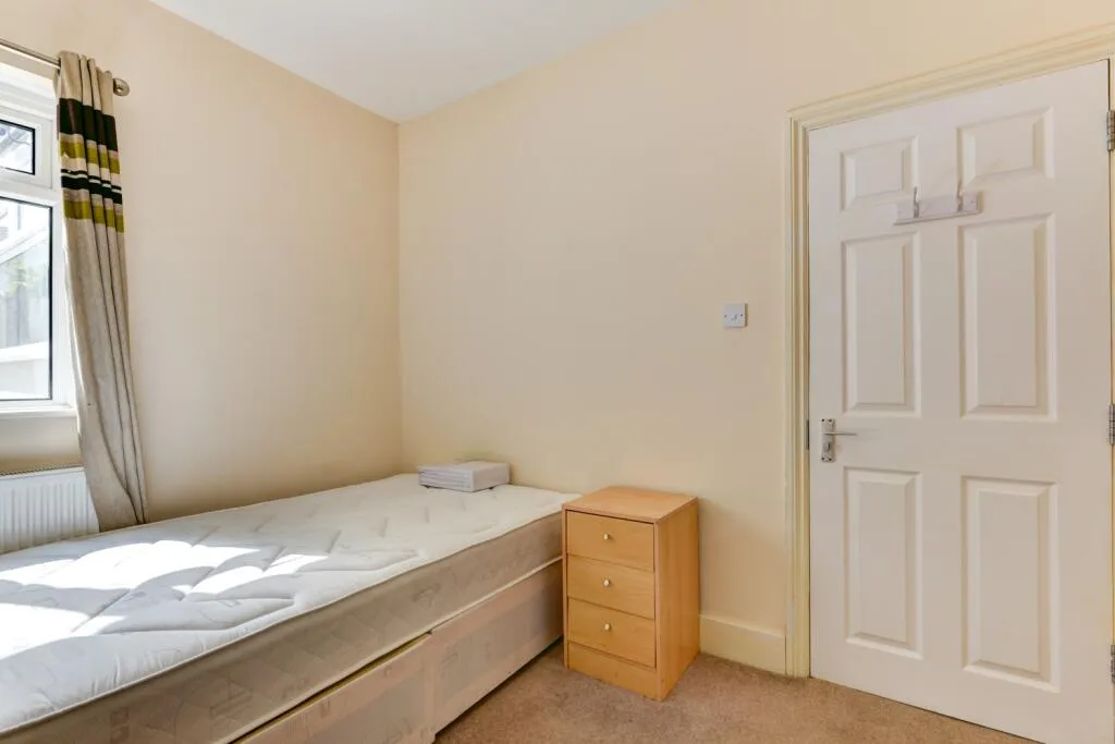 6 bedroom terraced house for rent