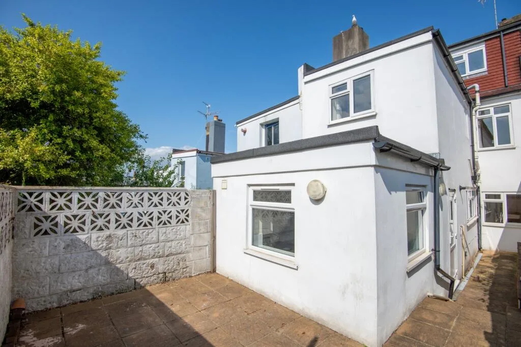 6 bedroom terraced house for rent