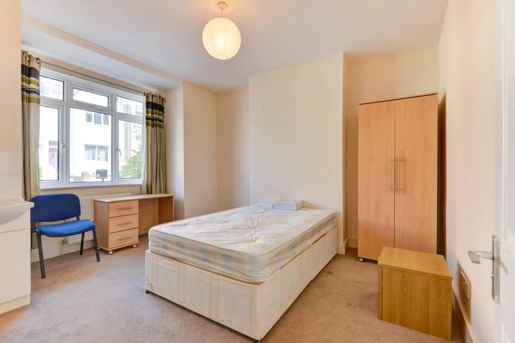 6 bedroom terraced house for rent