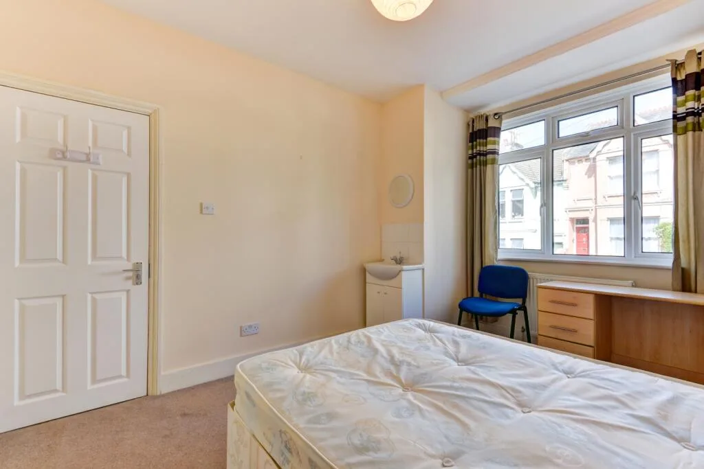 6 bedroom terraced house for rent