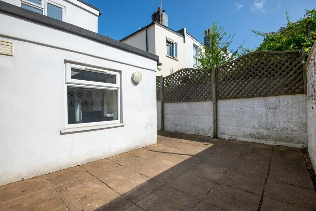 6 bedroom terraced house for rent