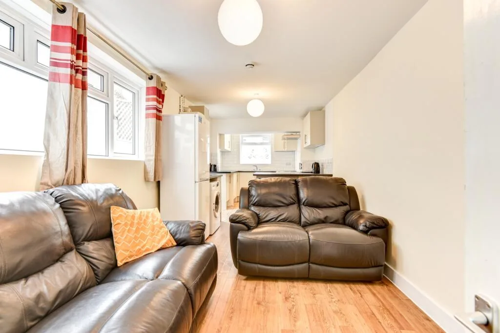 6 bedroom terraced house for rent