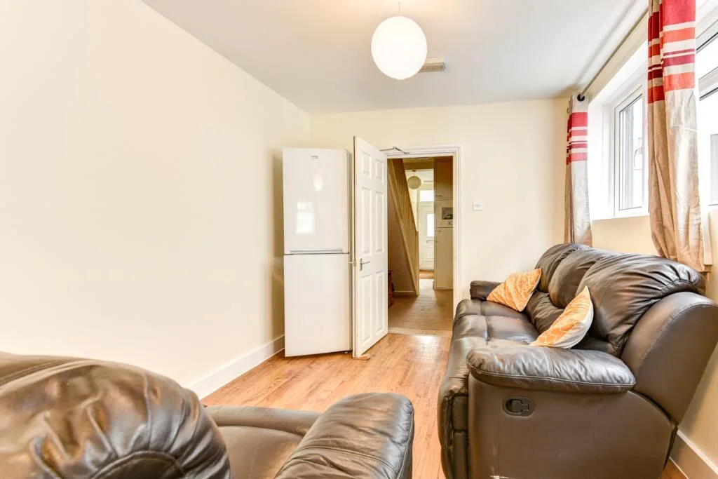 6 bedroom terraced house for rent