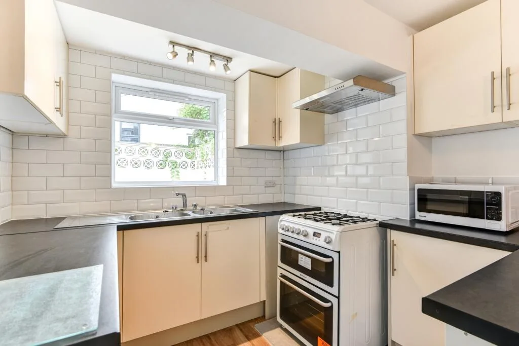 6 bedroom terraced house for rent