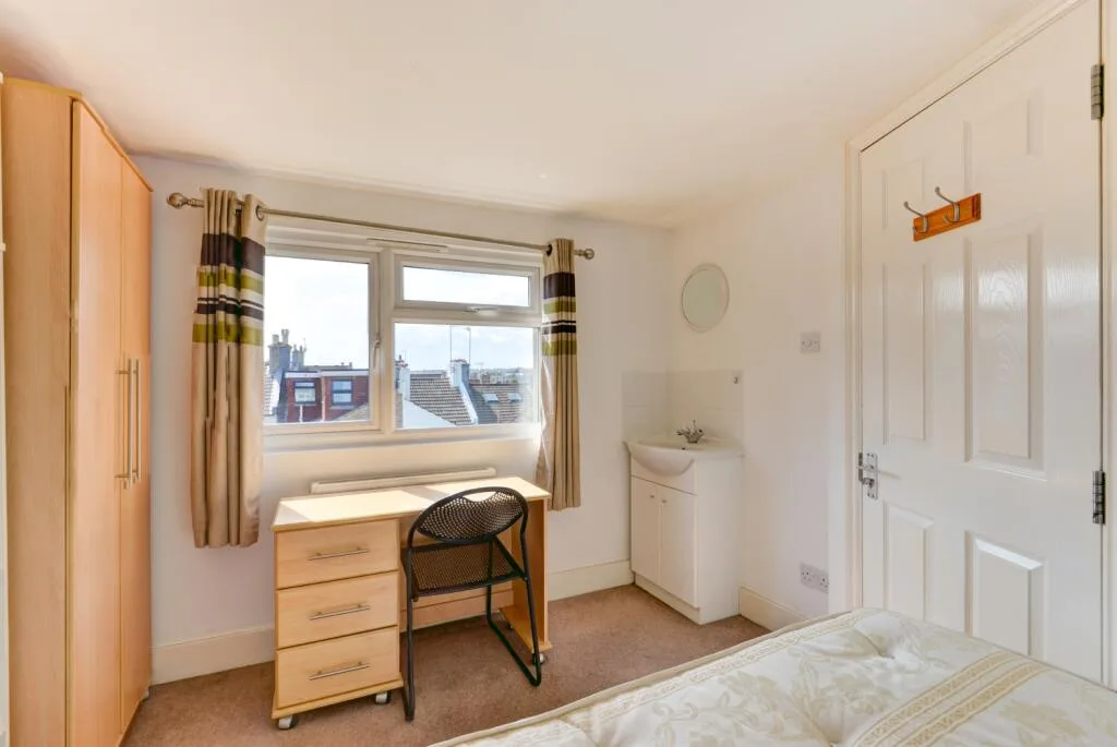 6 bedroom terraced house for rent