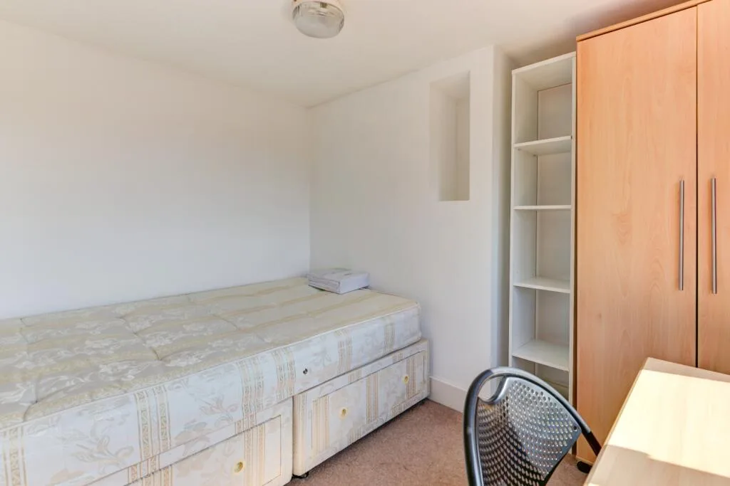 6 bedroom terraced house for rent