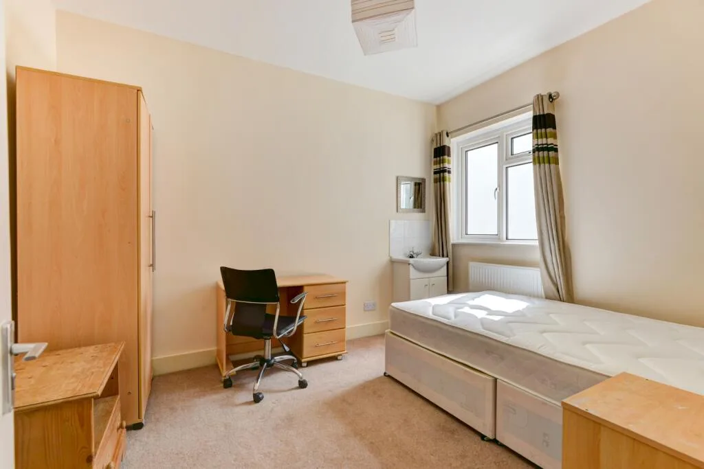 6 bedroom terraced house for rent