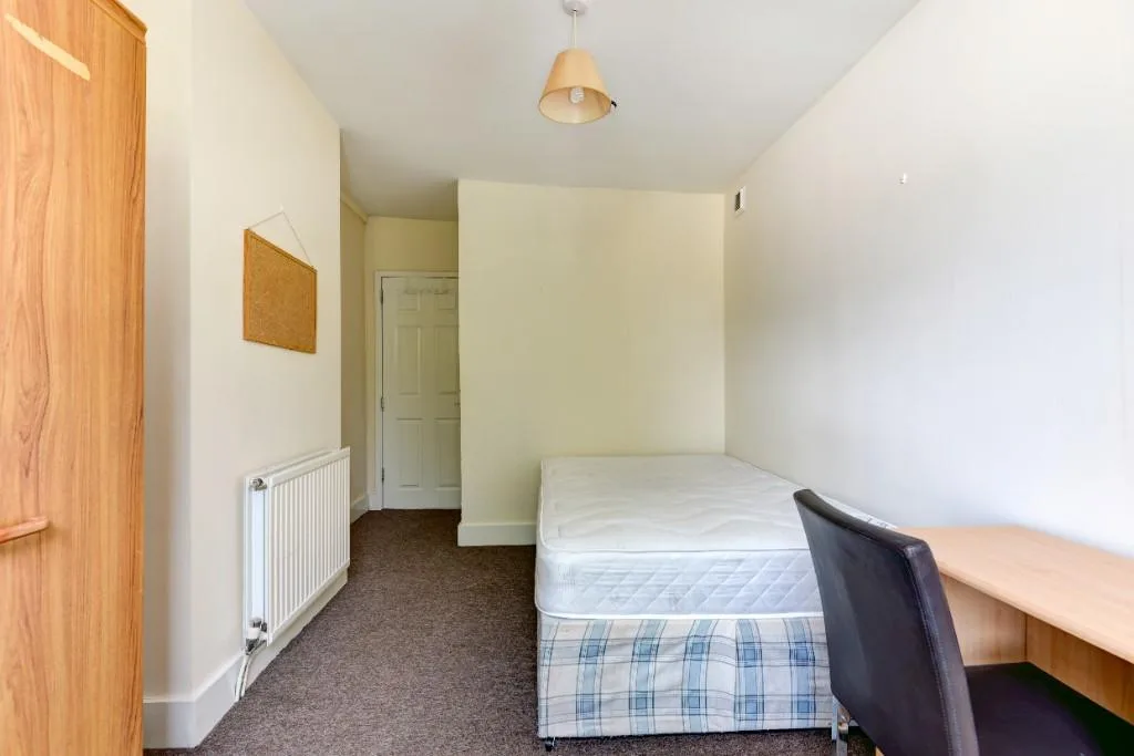 6 bedroom terraced house for rent