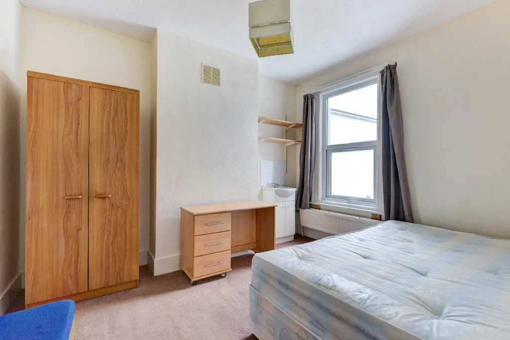 6 bedroom terraced house for rent