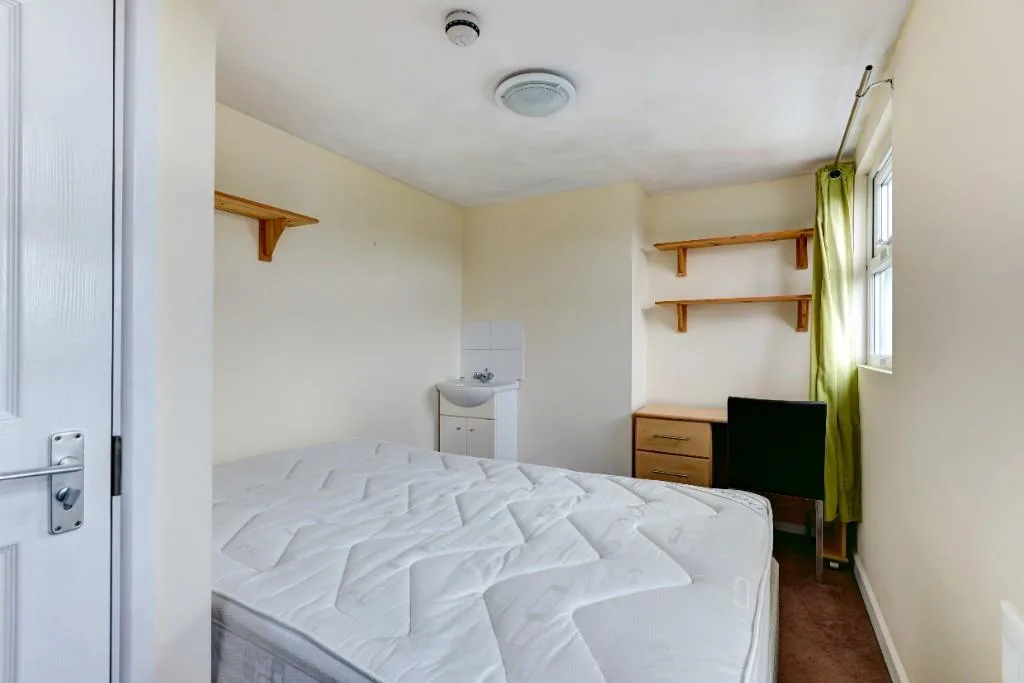 6 bedroom terraced house for rent