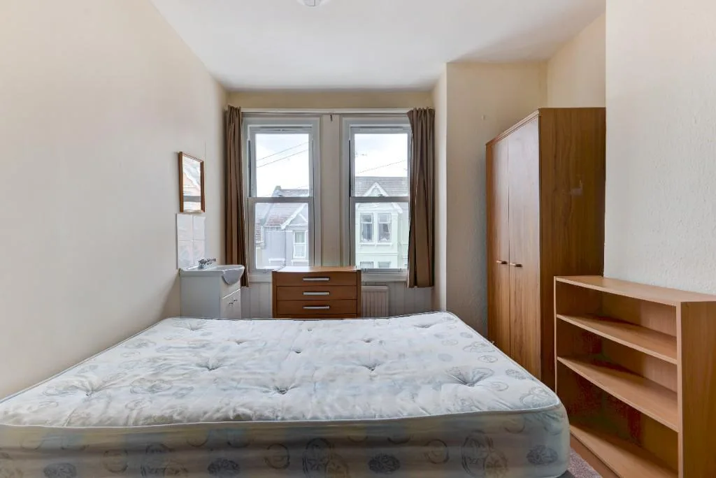 6 bedroom terraced house for rent