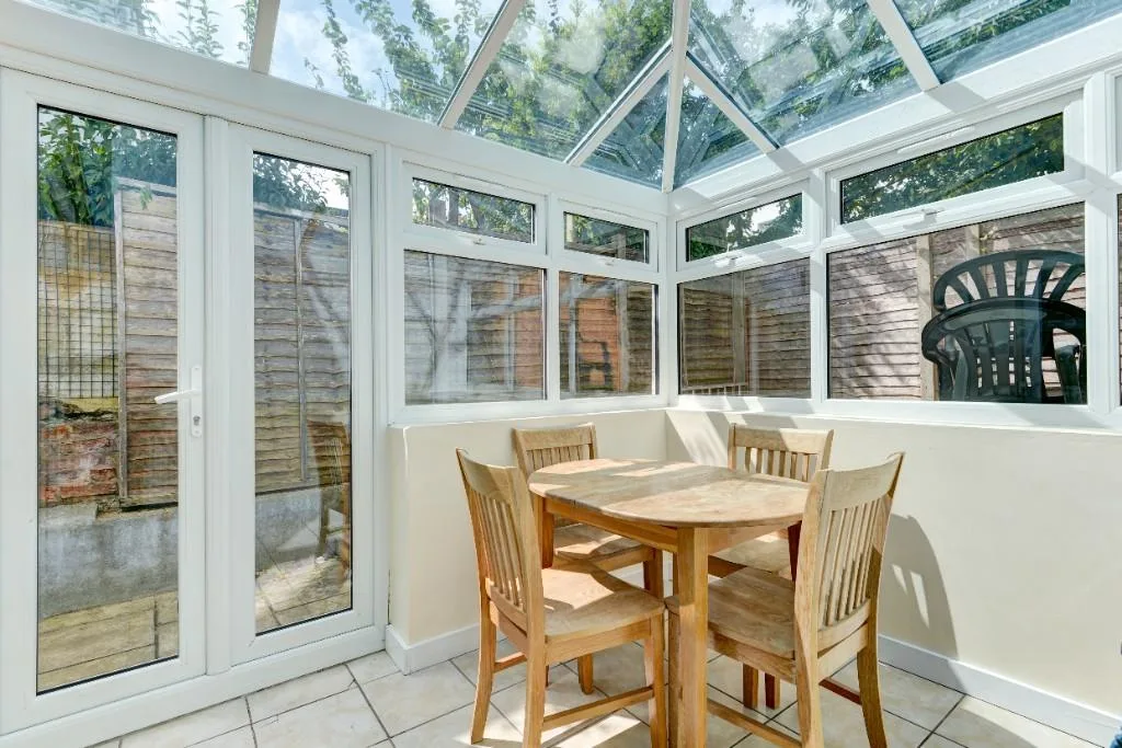 6 bedroom terraced house for rent