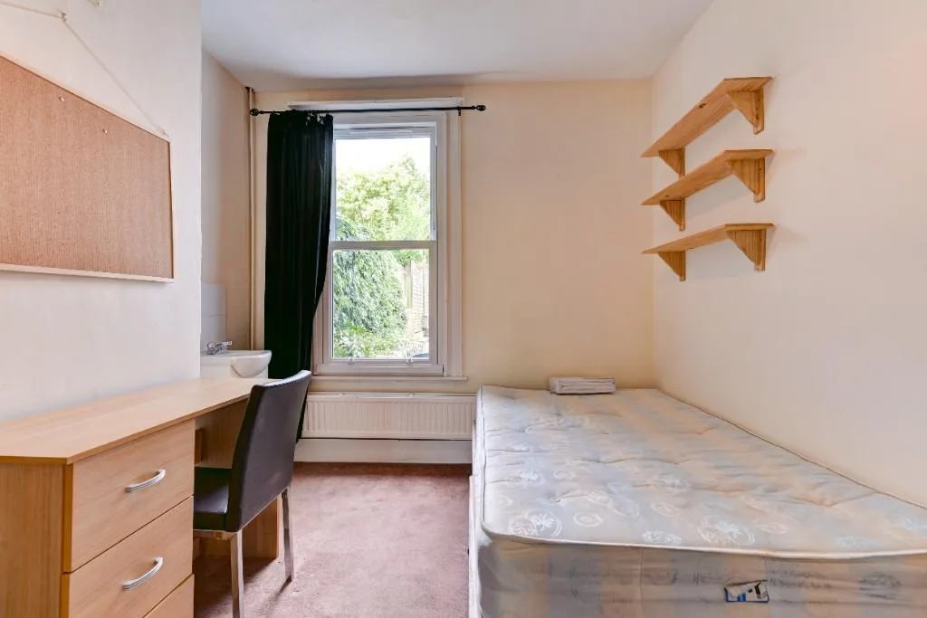 6 bedroom terraced house for rent