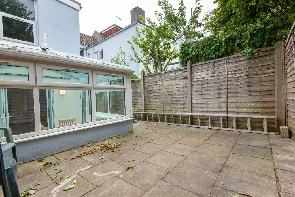 6 bedroom terraced house for rent