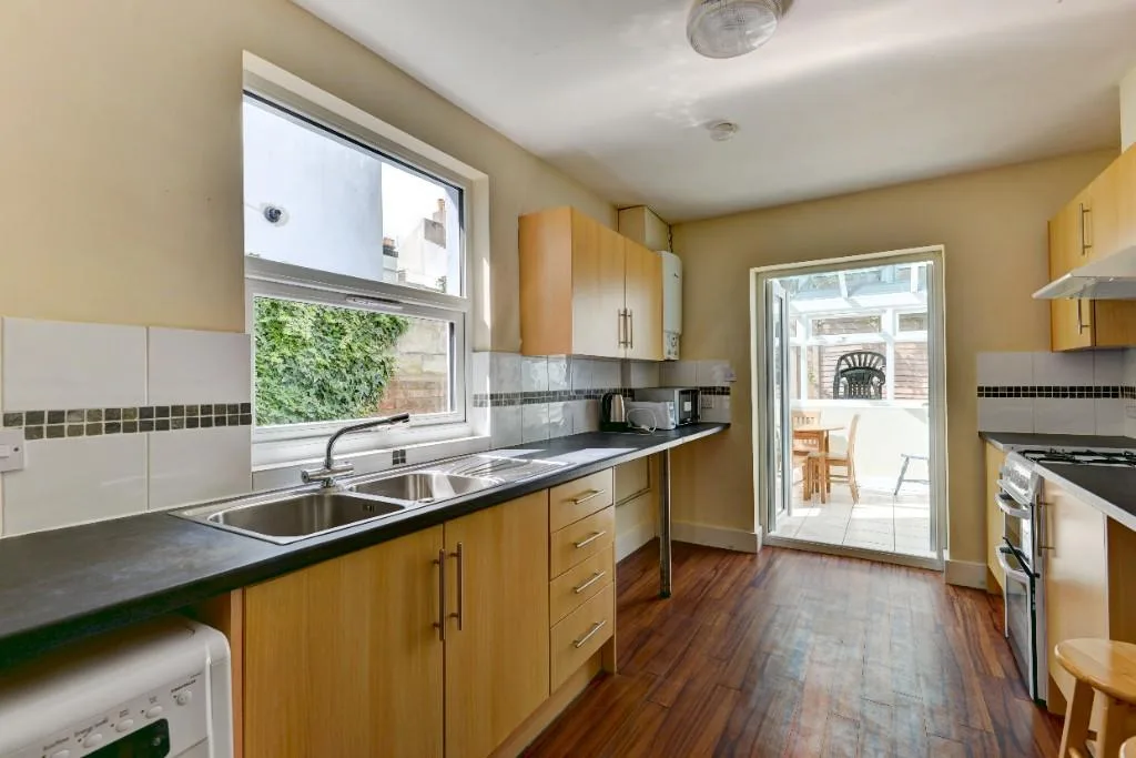 6 bedroom terraced house for rent