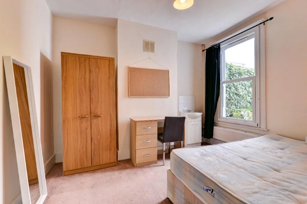 6 bedroom terraced house for rent