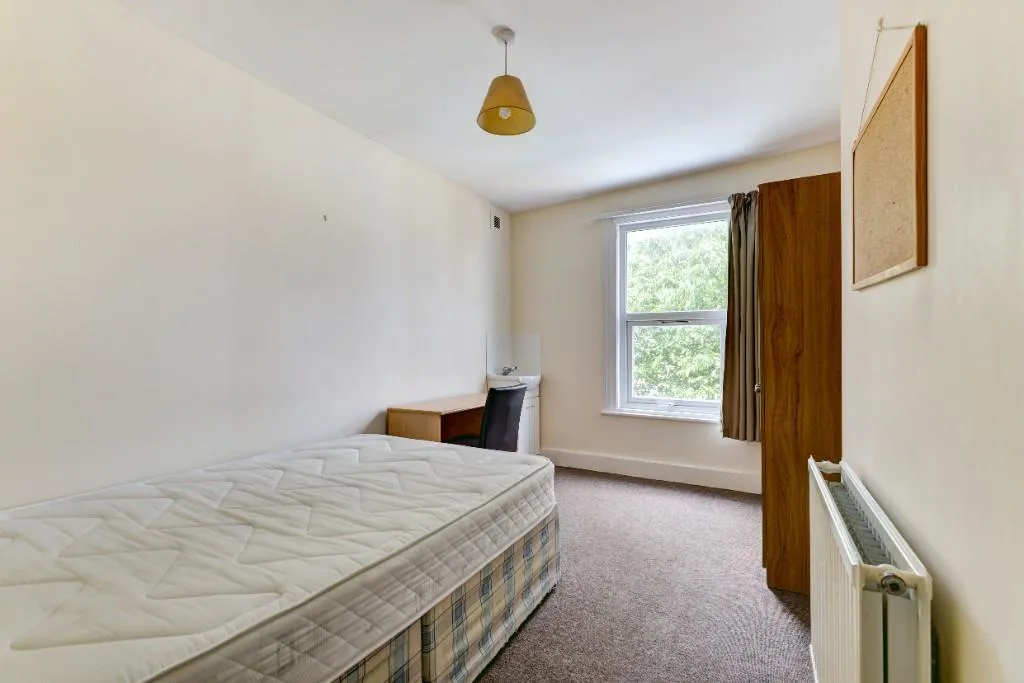 6 bedroom terraced house for rent