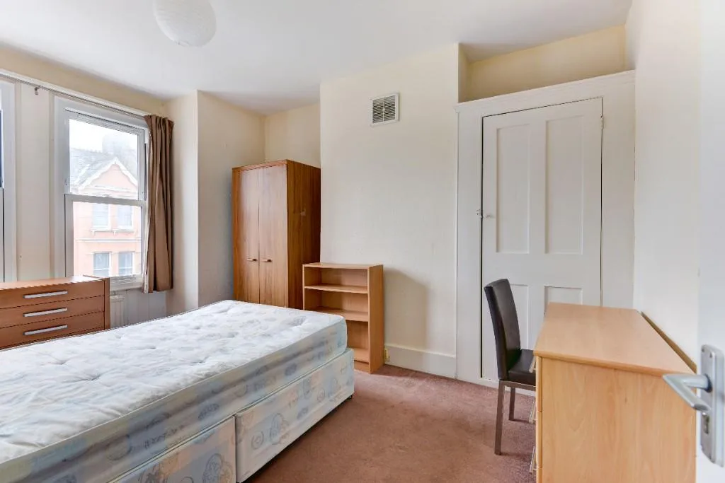 6 bedroom terraced house for rent