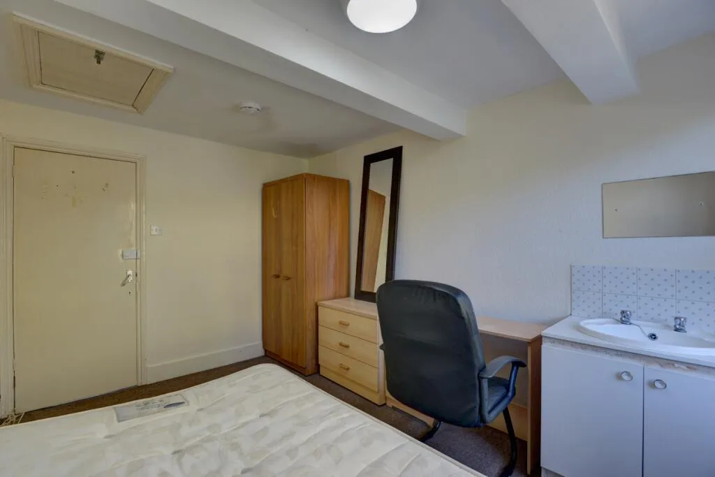 5 bedroom terraced house for rent