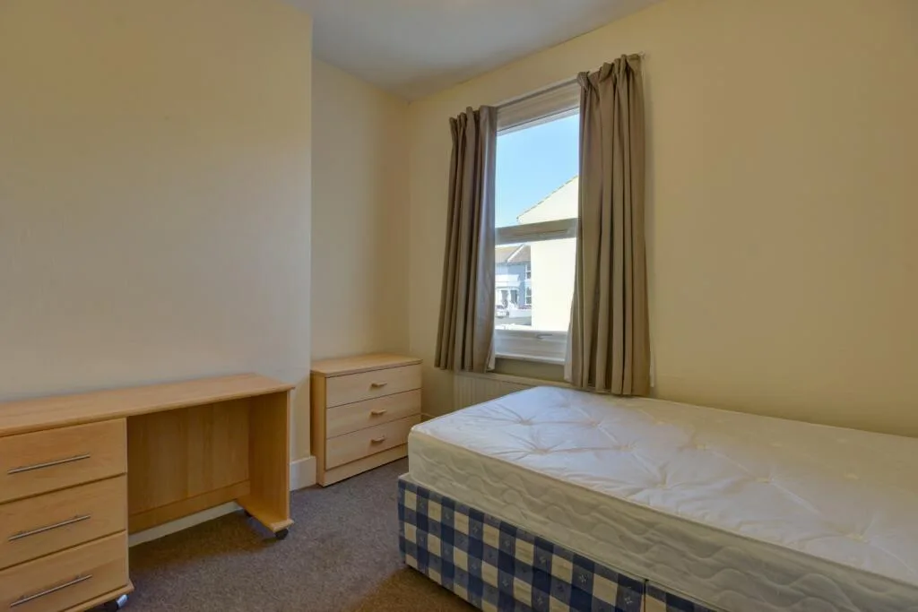 5 bedroom terraced house for rent
