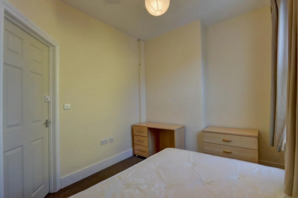 5 bedroom terraced house for rent