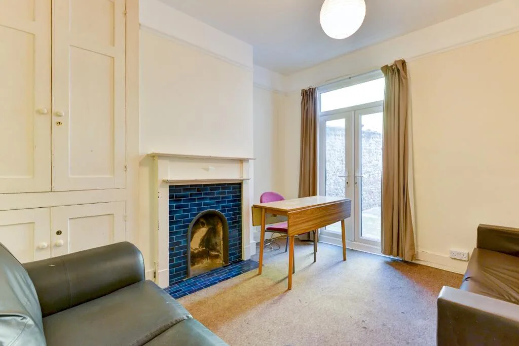 5 bedroom terraced house for rent
