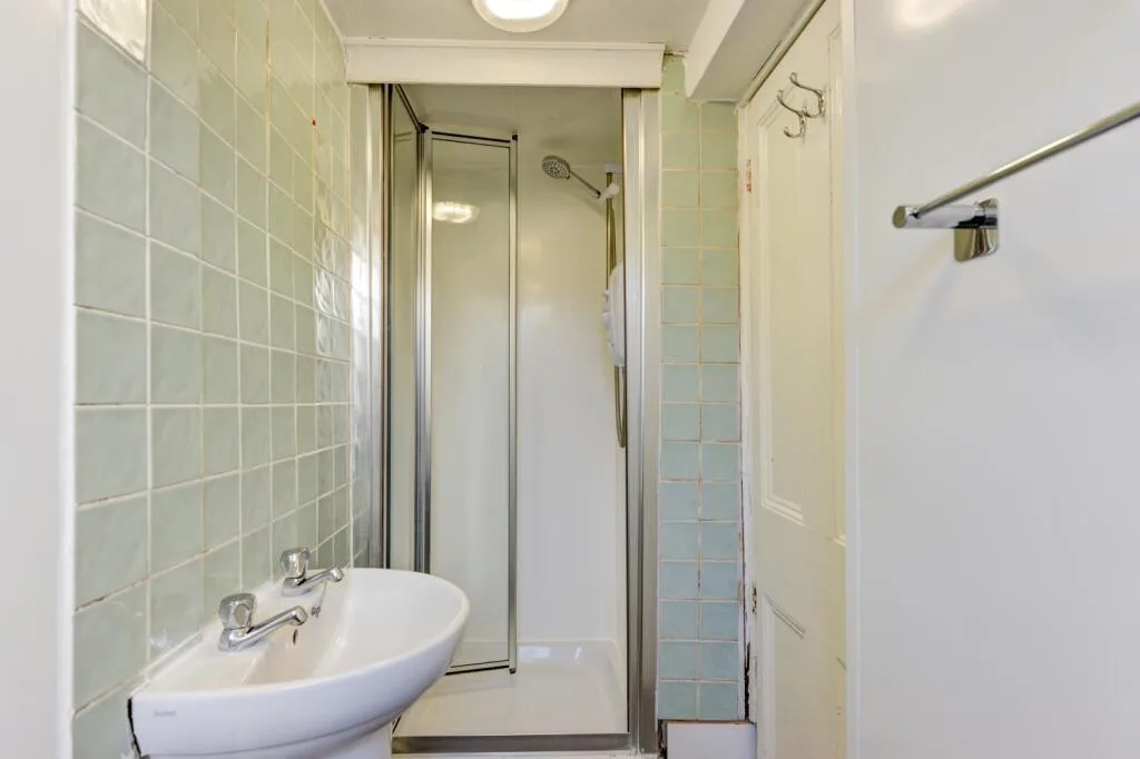 5 bedroom terraced house for rent