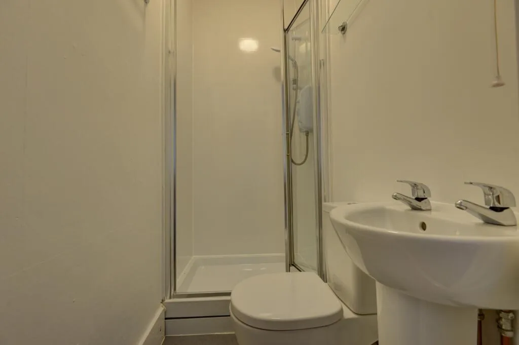 5 bedroom terraced house for rent