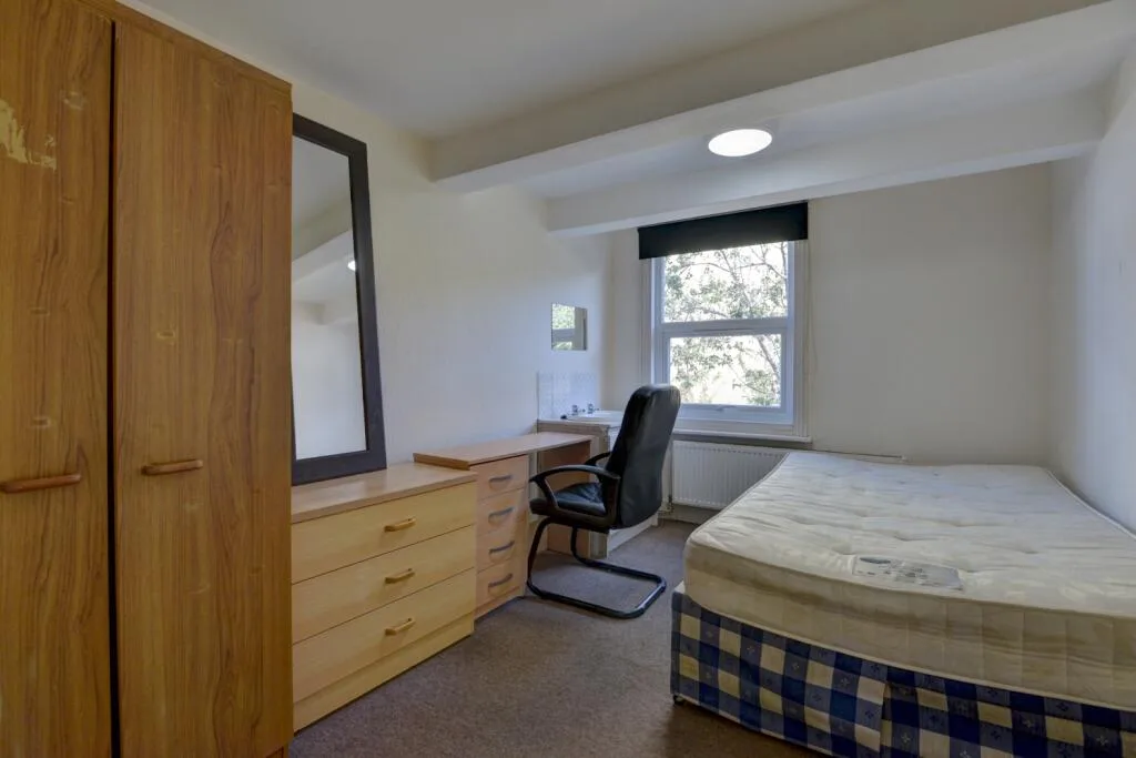 5 bedroom terraced house for rent
