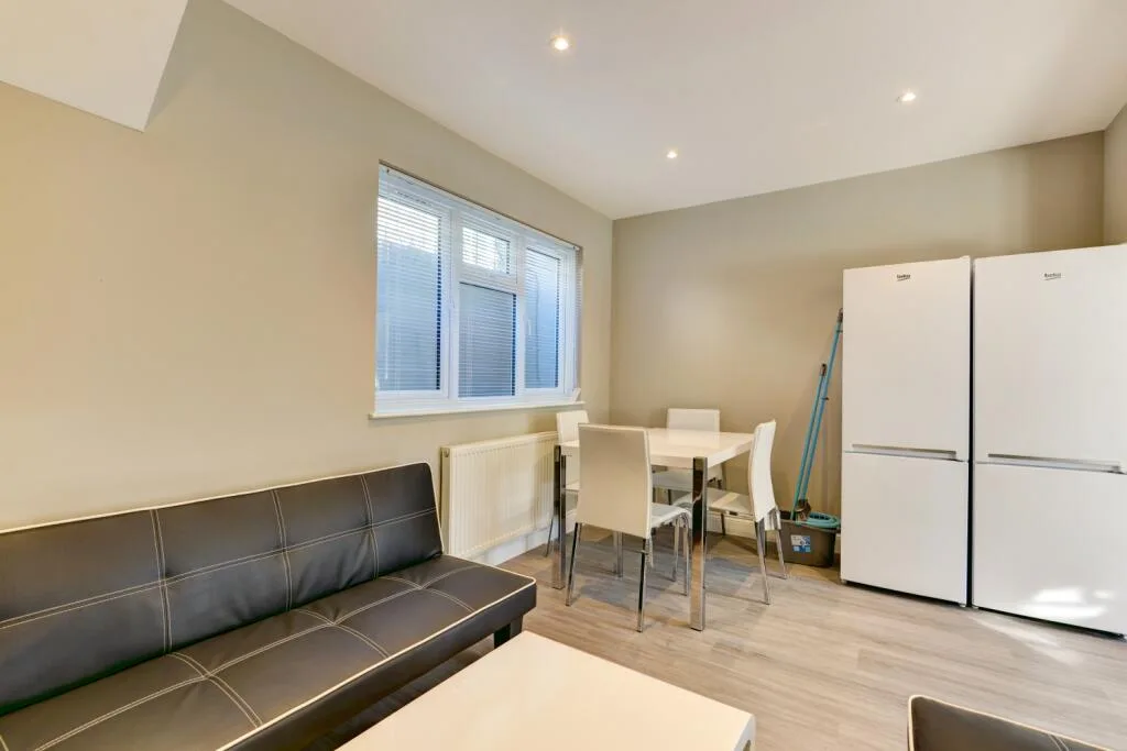 6 bedroom terraced house for rent