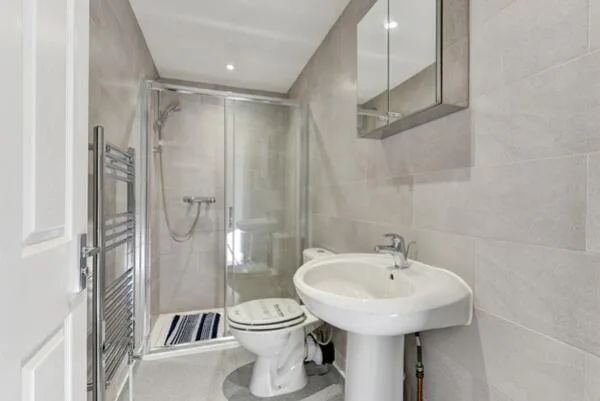 6 bedroom terraced house for rent