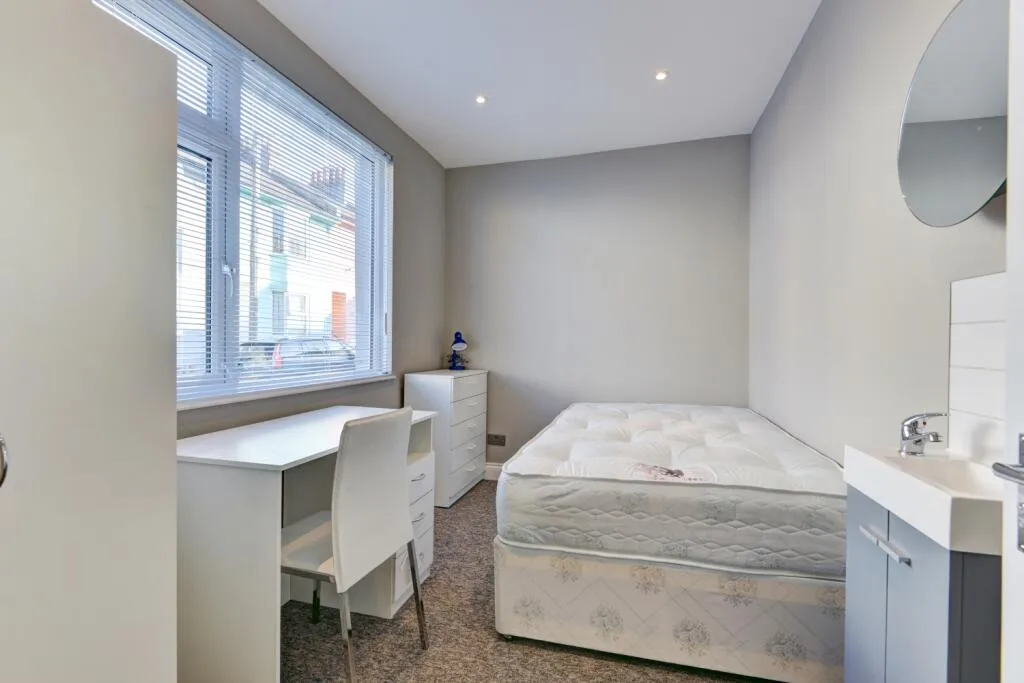 6 bedroom terraced house for rent