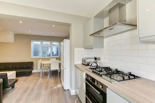 6 bedroom terraced house for rent