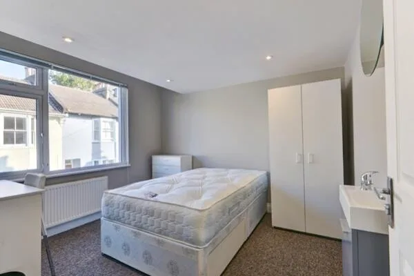 6 bedroom terraced house for rent