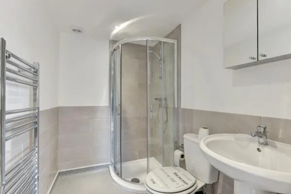 6 bedroom terraced house for rent