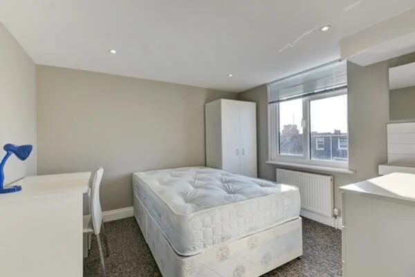6 bedroom terraced house for rent