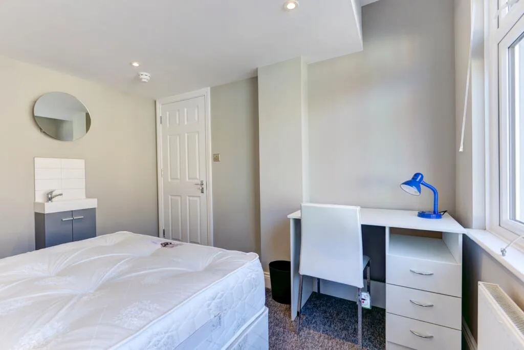 6 bedroom terraced house for rent