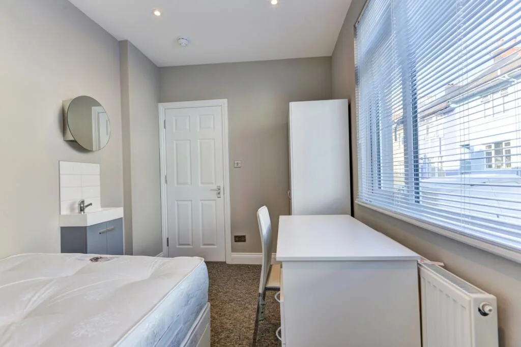 6 bedroom terraced house for rent