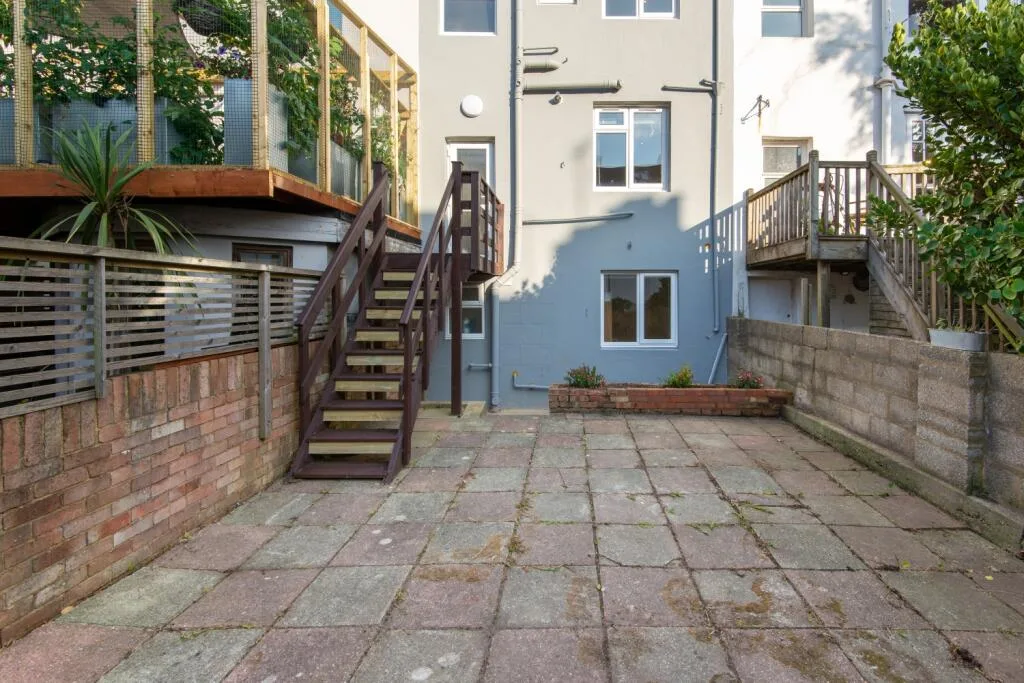 6 bedroom terraced house for rent