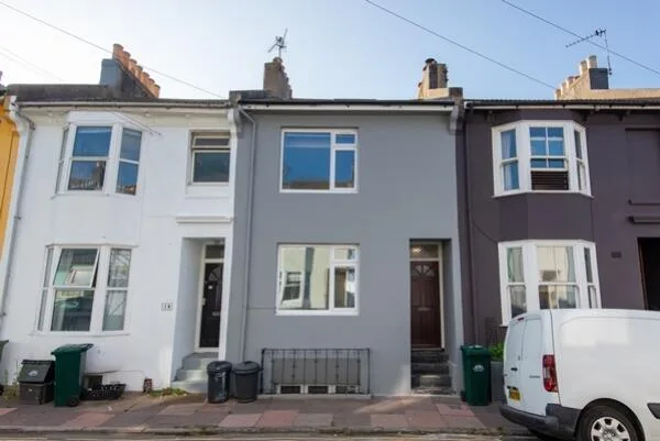 6 bedroom terraced house for rent