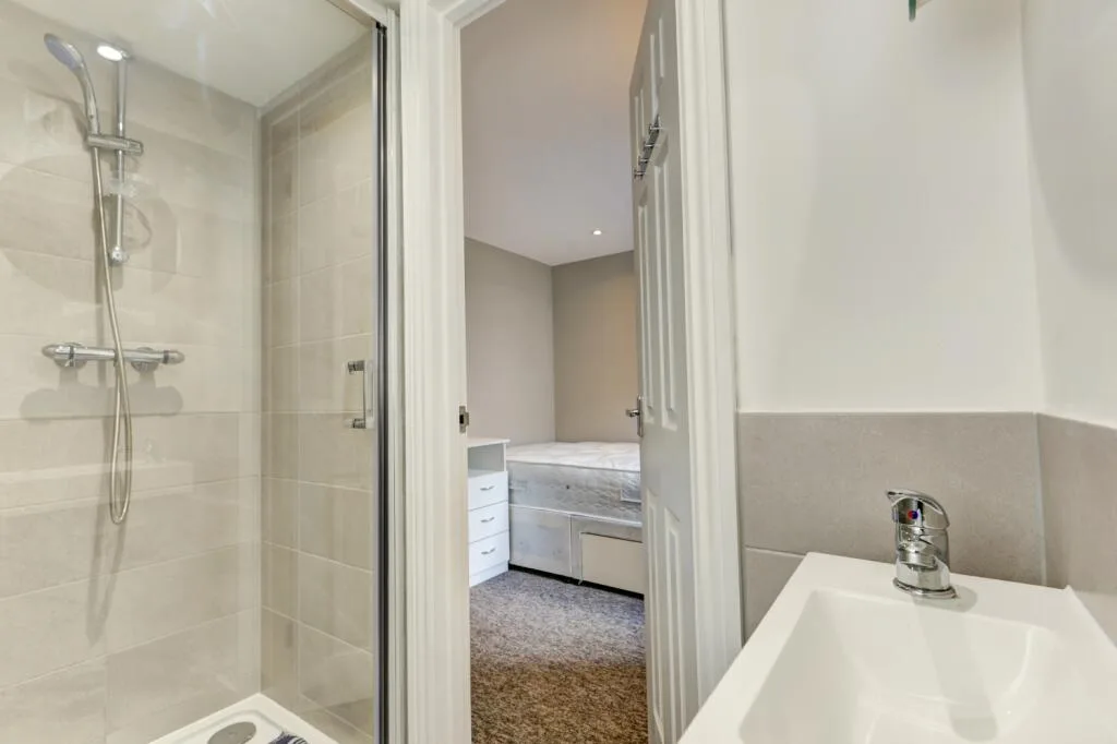 6 bedroom terraced house for rent