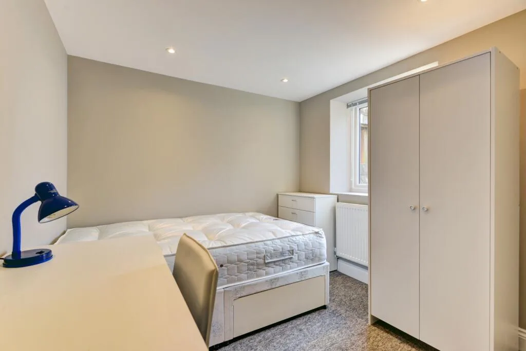6 bedroom terraced house for rent